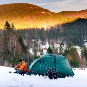 کمپینگ زمستانی❄️| ساخت کمپ در برف،چادرزدن…☃️