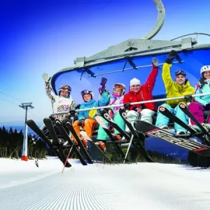 فواید و نکات قابل توجه ورزش اسکی