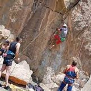 کوهنوردان همدانی در حفظ محیط کوهستان بکوشند