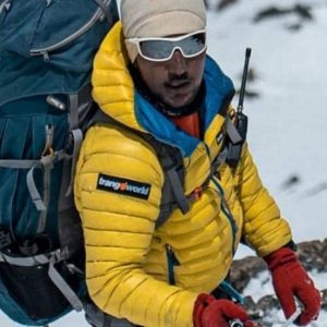 کوهنورد جوان پاکستانی در راه اورست و ماناسلو زمستانی