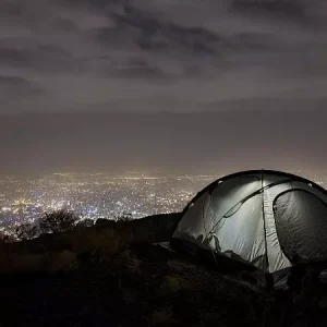 وسایل لازم برای شب ماندن در کوه: راهنمای جامع و حرفه‌ای