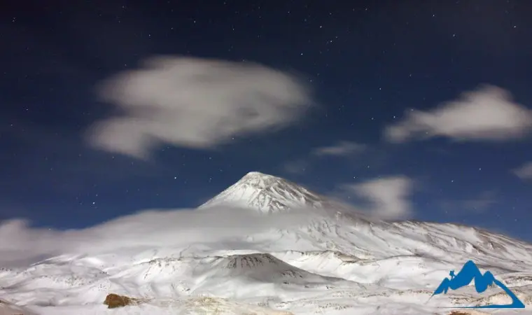 صعود به قله دماوند در زمستان